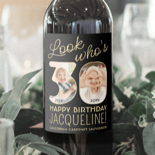 Etiqueta Para Botella De Vino Mira Quien Cumple 30 Años Cumpleaños en Negro y Do