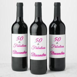 Etiqueta Para Botella De Vino Modern Fifty & Fabulous Bold Pink Script Birthday