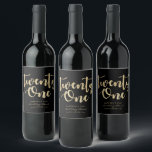 Etiqueta Para Botella De Vino Moderno Black & Gold 21st Birthday Personalizado<br><div class="desc">Minimalista sello de botellas de vino negro y oro de 21 años en estilo moderno,  moda y elegante tipografía. Con veintiún años de edad en oro brillante. Personalizar con edad,  nombre y año de nacimiento.</div>