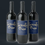 Etiqueta Para Botella De Vino Moderno Blue & Gold 21st Birthday Personalizado<br><div class="desc">Minimalista sello de botellas de vino azul y oro de 21 años en estilo moderno,  moda y elegante tipografía. Con veintiún años de edad en oro brillante. Personalizar con edad,  nombre y año de nacimiento.</div>