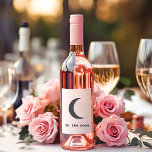 Etiqueta Para Botella De Vino Moderno Simple Cita a la Luna<br><div class="desc">Haz que tu ocasión especial sea aún más mágica con esta etiqueta de botella de vino inspirada en lo celestial. Con un diseño minimalista de luna creciente y la frase "To the moon",  esta etiqueta de vino añade un toque chic y personal a tus regalos o celebraciones.</div>