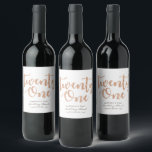 Etiqueta Para Botella De Vino Moderno White Rose Gold 21st Birthday personalizad<br><div class="desc">Minimalista sello de botellas de vino blanco y oro rosa de 21 años en estilo moderno,  moda y elegante tipografía. Con veintiún años de edad en oro rosa brillante. Personalizar con edad,  nombre y año de nacimiento.</div>