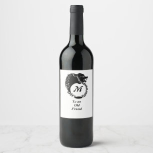 Etiqueta Para Botella De Vino Monograma de la cabeza tribal del lobo negro Silho