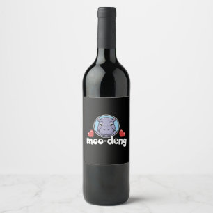 Etiqueta Para Botella De Vino Moo Deng Bouncy Pig en un bebé con foto tailandesa