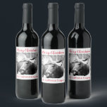 Etiqueta Para Botella De Vino Moose In Snow Merry Christmas Winter Scene<br><div class="desc">Fotografía exuberante de un alce en invierno de la escena del invierno de nieve Navidades etiqueta de vino de vacaciones. Personalice el nombre de su familia,  de su empresa o de su organización. Moderno con el tipo de letra de moda.</div>