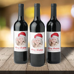 Etiqueta Para Botella De Vino Navidades Santa Holiday Cute simple Gorra capricho<br><div class="desc">Jolly Santa Claus y el maravilloso y caprichoso Jolly Elf del Polo Norte. Este diseño presenta Navidades vacaciones fotografía moderna linda, simple Santa María gorra navideña, tradicional polo norte rústico clásico, moda minimalista divertida dibujada a mano, caprichosos favores de la fiesta de Santa Claus, antigua moda simple Navidad, un clásico...</div>