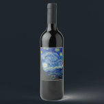 Etiqueta Para Botella De Vino Noche estrellada, 1889, por Vincent van Gogh<br><div class="desc">Noche estrellada,  1889,  por Vincent van Gogh. Se ve desde la ventana de la sala de asilo de Saint-Rémy-de-Provence,  orientada al este,  justo antes de la salida del sol,  con la adición de un pueblo imaginario.</div>