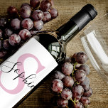 Etiqueta Para Botella De Vino Nombre personalizado moderno Monograma rosa<br><div class="desc">Nombre personalizado moderno Monograma rosa</div>