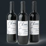 Etiqueta Para Botella De Vino Orquídea delicada anima la boda azul personalizada<br><div class="desc">Etiquetas de vino personalizables y elegantes para la recepción de su boda, con un dibujo delicado y hermoso de orquídeas azules de Prusia en un lado, sobre un fondo blanco clásico, y la frase "Brindis por la boda de" en fuentes de color azul oscuro. Edite fácilmente los campos de la...</div>