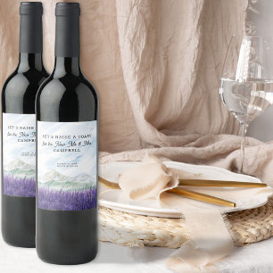 Etiqueta Para Botella De Vino Paisaje de Lavanda de Montaña Nuevo Sr. y Sra.