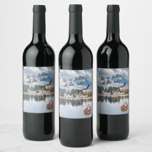 Etiqueta Para Botella De Vino Pescando en la jubilación en la acuarela del lago