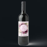 Etiqueta Para Botella De Vino Pluma romántica borgoña, rosa Rubor personalizado<br><div class="desc">Ponga estos granos de ciruela y las etiquetas botánicas rosas en el vino que se sirve en el boda para una elegante y sofisticada recepción nupcial. El diseño floral incluye rosas acuáticos y pulverizadores de delicados productos botánicos en un arreglo impresionante. Personaliza con el nombre de la novia y de...</div>