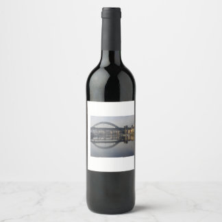Etiqueta Para Botella De Vino Ribera de Newcastle y el puente Tyne