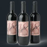 Etiqueta Para Botella De Vino Rosa Relieve metalizado Faux Gold 18th Birthday<br><div class="desc">Moda,  etiquetas de botellas de moda de 18 años. El diseño presenta un fondo dorado brillantemente subió con trazo de Relieve metalizado falso oro rosa,  guión tipográfico dieciocho y número 18 en el frente. Personaliza más con un nombre y una fecha.</div>