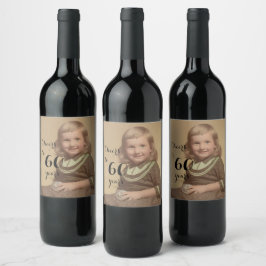 Etiqueta Para Botella De Vino ¡Salud a 60 años! Fotos de cumpleaños guión negro