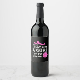Etiqueta Para Botella De Vino Sé que juego como una chica, trata de mantener el