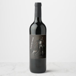 Etiqueta Para Botella De Vino Truco o trato. Hombre disfrazado de esqueleto