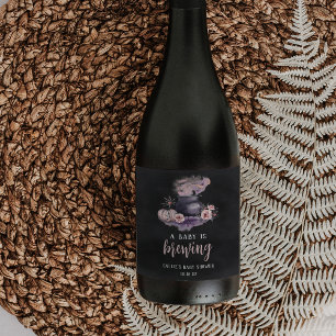 Etiqueta Para Botella De Vino Un bebé está preparando un favor de Baby Shower de