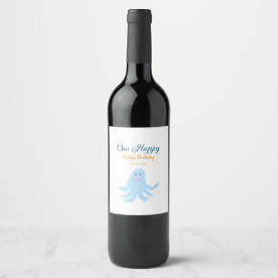 Etiqueta Para Botella De Vino Un pulpo azul feliz bajo el cumpleaños del mar