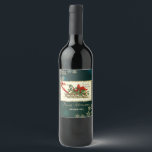 Etiqueta Para Botella De Vino Vintage Christmas Sleigh, Mistletoe Snowflakes<br><div class="desc">El trineo navideño vintage,  el mistletoe y los copos de nieve sobre el fondo verde hacen de esto un Navidad perfecto o tarjeta de saludo de vacaciones para amigos y familia.</div>