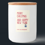 Etiqueta Para Comida Merry Christmas Simple Typografía moderna<br><div class="desc">Merry Christmas Simple Modern Typography Navidades Wine Food Labels presenta el texto "Feliz Navidad y Feliz Año Nuevo" en una tipografía moderna de escritura roja sobre un fondo crema acentuado con una decoración de estrellas simple. Personalice con su nombre o nombre de la empresa a continuación. Los regalos perfectos para...</div>