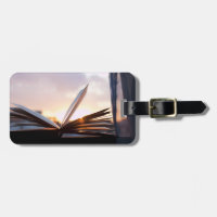 Abra el libro y la fotografía de la puesta del sol