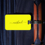Etiqueta Para Maletas Amarillo neón, tipografía, personalización<br><div class="desc">Presentamos nuestra etiqueta de equipaje personalizada Neon Yellow de moda, donde el estilo se une a la practicidad en una vibrante ráfaga de color y elegancia. Esta elegante etiqueta para el equipaje cuenta con un llamativo fondo de neón amarillo, añadiendo un toque de audacia a sus accesorios de viaje. Diseñada...</div>