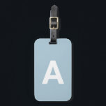 Etiqueta Para Maletas Añadir un monograma inicial azul sencillo personal<br><div class="desc">Haga clic en "Personalizar" para personalizar el texto y/o cambiar el color de fondo. Hace un gran regalo de vacaciones o un rellenado de Guay,  regalo de cumpleaños o regalo de vacaciones.</div>