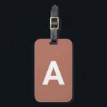 Etiqueta Para Maletas Añadir un monograma inicial personalizado terracot<br><div class="desc">Haga clic en "Personalizar" para personalizar el texto y/o cambiar el color de fondo. Hace un gran regalo de vacaciones o un rellenado de Guay,  regalo de cumpleaños o regalo de vacaciones.</div>