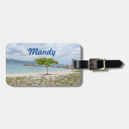 ETIQUETA PARA MALETAS ÁRBOL EN UNA PLAYA SECLUIDA EN EL PERSONALIZADO DE