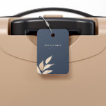 Etiqueta Para Maletas Azul marino Minimalista Monograma dorado<br><div class="desc">Fondo azul marino con una sola hoja de oro en la esquina inferior izquierda, acoplado con un tipo de letra minimalista sans serif gold. Toda la información está en el mismo tipo de letra en el reverso. Visite nuestra tienda para obtener más artículos de oficina y accesorios similares en este...</div>