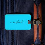 Etiqueta Para Maletas Azul neón, tipografía, personalización<br><div class="desc">Presentamos nuestra vibrante etiqueta de equipaje personalizada Neon Pink, donde el color negrita se une al estilo personalizado en un destacado accesorio de viaje. Diseñado con un llamativo fondo de neón rosa, esta etiqueta de equipaje añade una ráfaga de brillo a su equipo de viaje, asegurando al mismo tiempo que...</div>
