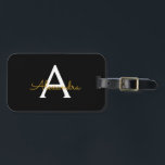 Etiqueta Para Maletas Black Gold Girly Script Monograma Nombre moderno<br><div class="desc">Monograma negro y dorado Añade tu propio nombre Script etiqueta de bolsa para el equipaje La etiqueta de la bolsa hace el dulce perfecto de 16 años,  boda,  ducha de novia,  ducha de bebé o regalo de soltera para alguien que decora su habitación con estilo.</div>