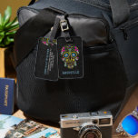 Etiqueta Para Maletas Calavera de azúcar floral retro fondo paisley negr<br><div class="desc">Elegante paisaje negro con un cráneo de azúcar retro y colorido. Tipografía personalizado azul y blanca.</div>