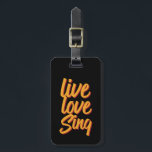 Etiqueta Para Maletas Cantante cantante de Live Love Sing y compositor K<br><div class="desc">Live Love Sing. Diseño divertido para los que les gusta cantar en el escenario, en la ducha, coro o musical, vocalista líder en la banda musical. Mercadería retro vintage de Guay para músicos talentosos, artistas y compositores. Perfecto para karaoke y audiciones. Gran regalo de Navidad y regalo de cumpleaños para...</div>