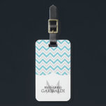Etiqueta Para Maletas Chevron Blue y Modern Personalizado<br><div class="desc">Elegante y moderno diseño de zag azul,  gris y blanco de chevron zig en el fondo,  con un marco elegante. Personalízalo con su nombre y monograma.</div>