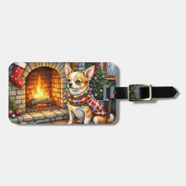 Etiqueta Para Maletas Chihuahua Sitting Fireplace with Christmas Lights (Frente Horizontal)