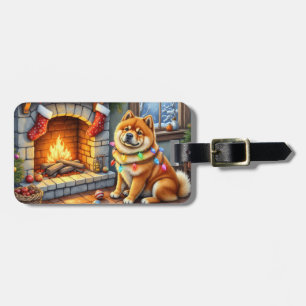 Etiqueta Para Maletas Chow Chow Sentado junto a Chimenea con Luces de Na
