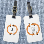Etiqueta Para Maletas Divertido Monograma de perros Dachshund Sausage<br><div class="desc">Un dachshund lindo y gracioso,  salchichas de perros o perritos de peluquería en movimiento perpetuo. Personalizar cambiando o eliminando la inicial y cambiando los datos de contacto de la parte posterior.</div>
