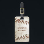 Etiqueta Para Maletas El béisbol vintage personalizado<br><div class="desc">Una foto de una vieja pelota de béisbol proporciona el fondo de esta etiqueta personalizada para el equipaje. Añade tu nombre con una fuente de sans serif grunge angustiada a una sombra de marrón rojizo que coincida con el punto. Personalizar el reverso con su nombre y la información de contacto...</div>