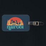 Etiqueta Para Maletas El paisaje de la ciudad de Nairobi en el horizonte<br><div class="desc">Diseño de ciudad de estilo vintage y retro con un hermoso paisaje, atracción turística y arte de paisajes urbanos. rascacielos Guay y artículos de ilustracion de silueta de construcción para turistas y viajeros. Perfecto como recuerdo para volver a casa cuando estés de viaje. Guarde la memoria de sus viajes y...</div>