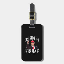 El presidente Donald Trump, Gorra Rojo, da las gra