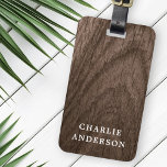 Etiqueta Para Maletas Elegante madera marrón parece nombre personalizado<br><div class="desc">Etiqueta para el equipaje con una imagen impresa de grano de madera marrón y tu nombre o texto personalizado.</div>