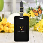 Etiqueta Para Maletas Elegante Monograma de Oro Negro Personalizado<br><div class="desc">Personalizar el texto y crea fácilmente tu etiqueta de equipaje personalizada. Haga clic en EDITAR y, a continuación, haga clic en EDITAR FONDO para cambiar el color de fondo. Puede TRANSFERIR este DISEÑO a otros productos de Zazzle y ajustarlo para que se ajuste a la mayoría de los artículos de...</div>