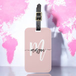 Etiqueta Para Maletas Elegante Monograma del viajero del mundo rosa<br><div class="desc">Viaje con estilo con la elegante etiqueta de equipaje Monograma del Viajero del Mundo Rosa. Este accesorio de moda es perfecto para añadir un toque personal a su equipaje, con un moderno diseño rosa con un monograma de personalizable. Diseñado a partir de materiales duraderos, esta etiqueta para el equipaje está...</div>