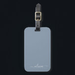 Etiqueta Para Maletas Elegante Monograma moderno Minimalista azul turbio<br><div class="desc">Presentamos nuestra Dusty Blue Minimalista Monogram Elegant Collection: Eleva tu estilo con sofisticación y encanto intemporal. Nuestra colección presenta diseños minimalistas en un suave y polvoriento matiz azul, realzados con elegantes monogramas adaptados a su gusto personal. Desde la papelería refinada hasta los accesorios versátiles, cada pieza de nuestra colección está...</div>