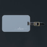 Etiqueta Para Maletas Elegante Monograma moderno Minimalista azul turbio<br><div class="desc">Presentamos nuestra Dusty Blue Minimalista Monogram Elegant Collection: Eleva tu estilo con sofisticación y encanto intemporal. Nuestra colección presenta diseños minimalistas en un suave y polvoriento matiz azul, realzados con elegantes monogramas adaptados a su gusto personal. Desde la papelería refinada hasta los accesorios versátiles, cada pieza de nuestra colección está...</div>