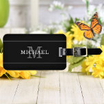 Etiqueta Para Maletas Elegante Nombre de Monograma Plata Negro Personali<br><div class="desc">Personalizar el texto y crea fácilmente tu etiqueta de equipaje personalizada. Haga clic en EDITAR y, a continuación, haga clic en EDITAR FONDO para cambiar el color de fondo. Puede TRANSFERIR este DISEÑO a otros productos de Zazzle y ajustarlo para que se ajuste a la mayoría de los artículos de...</div>