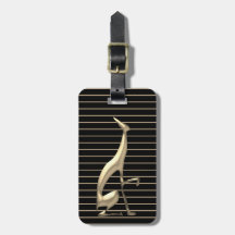 Elegante perro rayado negro y grisáceo de oro