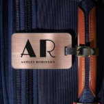 Etiqueta Para Maletas Elegante Rosa Oro Metalizado Monograma Negrita Dos<br><div class="desc">Elegante Elegante Moderno Negrita Dos Monogramas Nombre Inicial Rosa Personalizado Metalizado Oro Personalizado Etiqueta De Bolsa De Equipaje Personalizada. Este diseño presenta tipografía de nombre completo con 2 monograma inicial, información de dirección sobre el fondo de Rosa con pincel de oro metalizado (aspecto de Relieve metalizado metálico de oro Rosa)....</div>